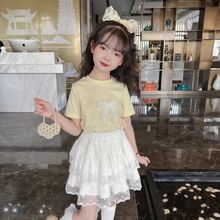 女童胸前蝴蝶蕾丝套装