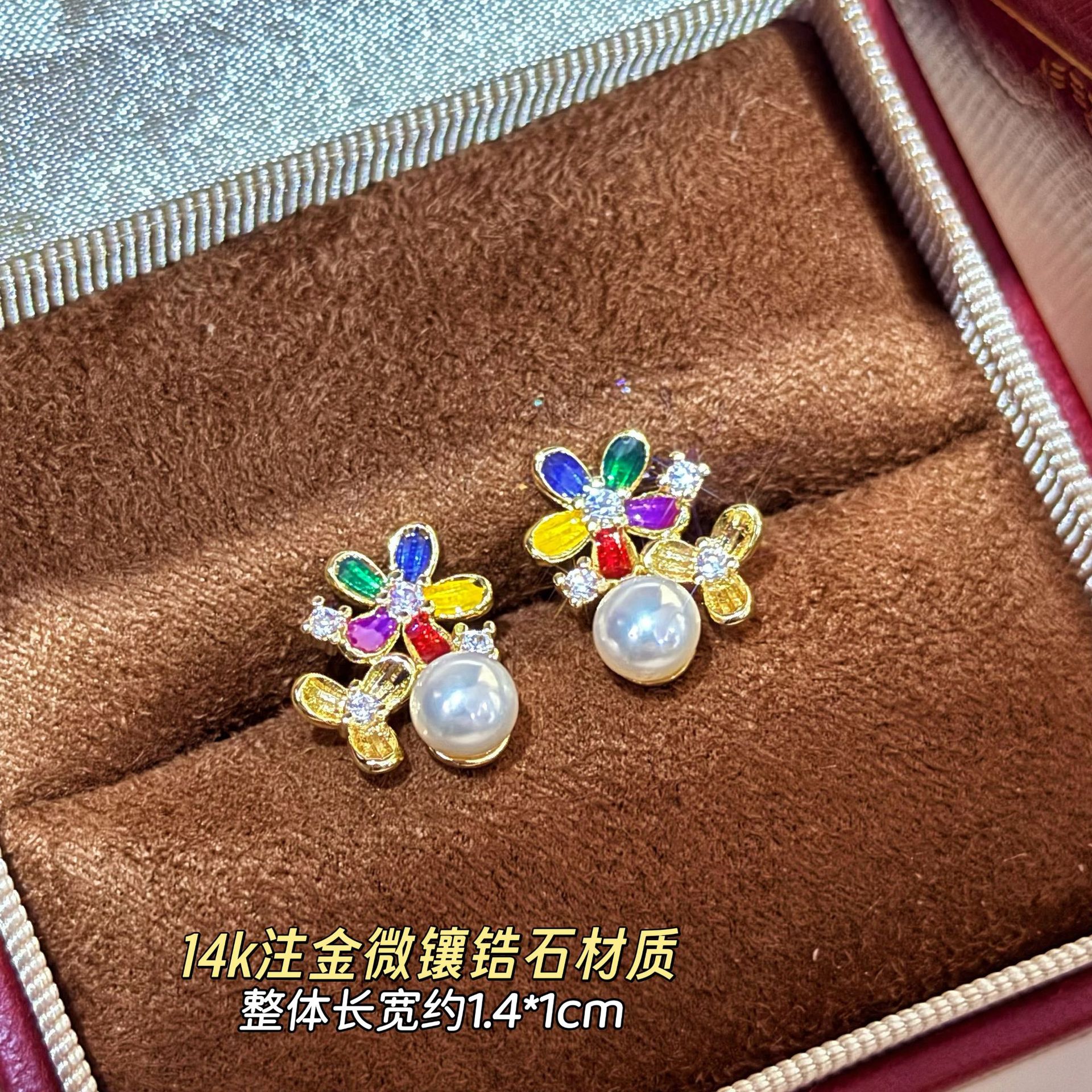 ����Դͷ�������ʷ��Ųʻ�����Ȼ��ˮ�������С�ڸ��Զ�������