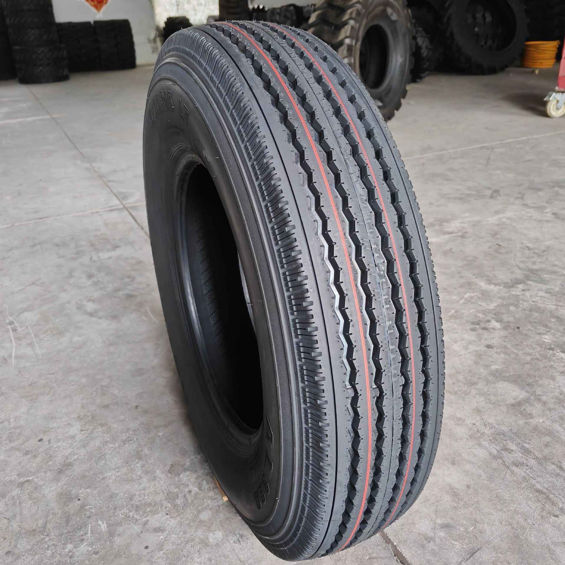 베스트 셀러 프로모션 medium-600R13LT 업그레이드 된 8 층 스틸 와이어 진공 타이어