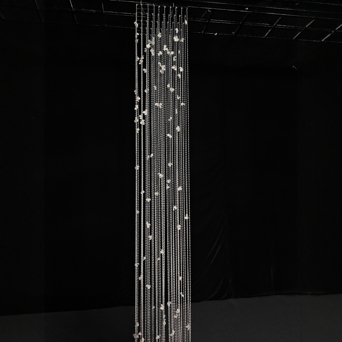 Propósitos de boda acrílico acabado retener el techo pétalos de cristal cortina de cuentas de fondo decoración de estilo coreano sala de bodas hotel