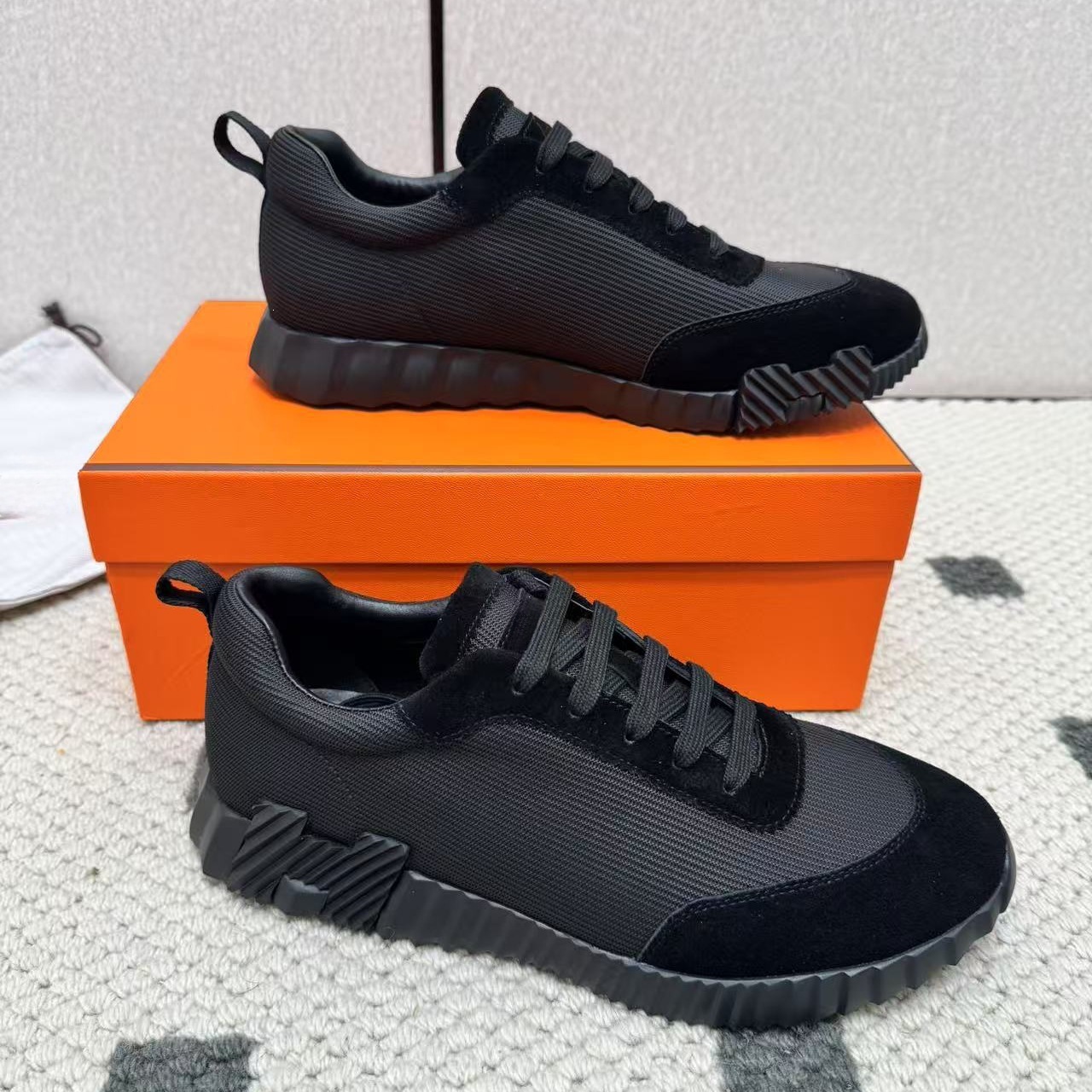 2 black / 35