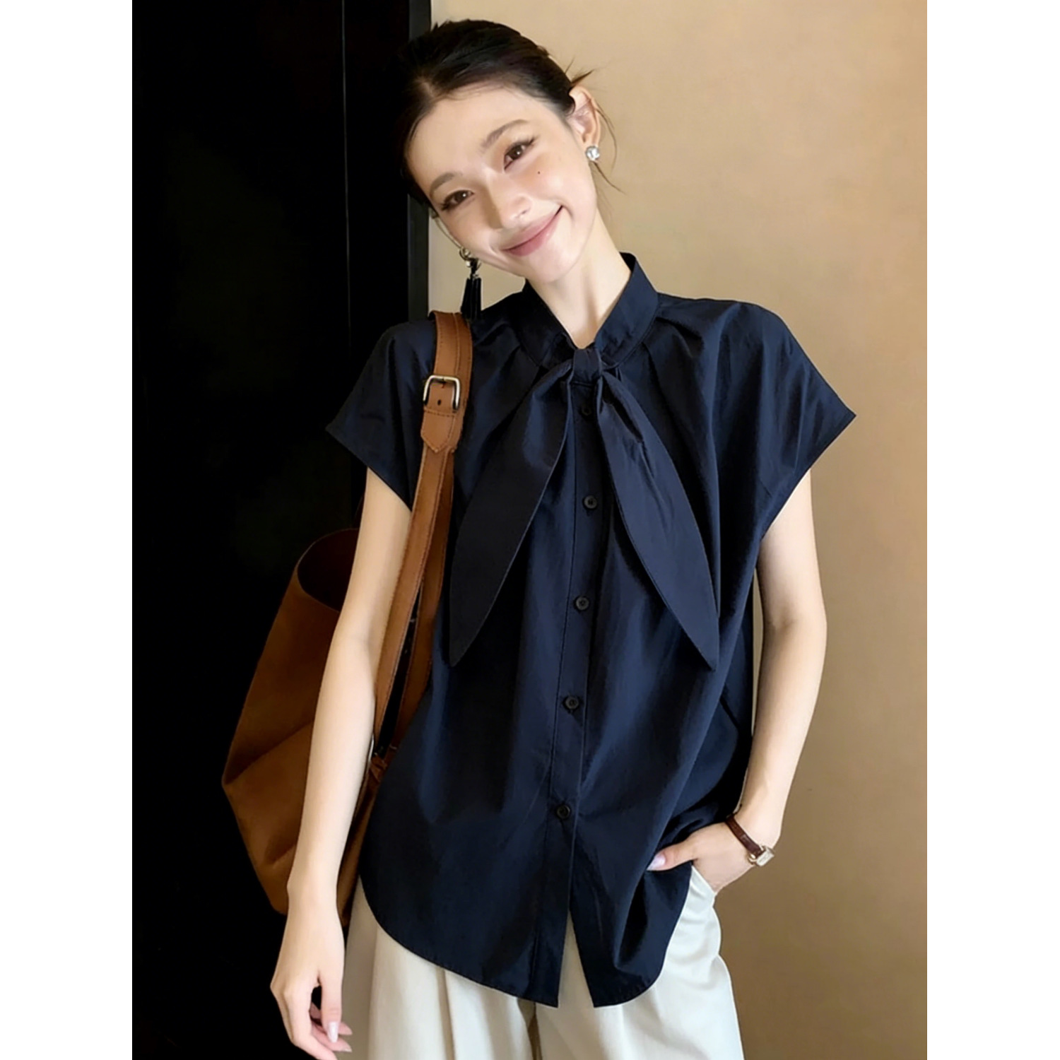 Áo sơ mi ngắn tay cổ đứng thiết kế kiểu Pháp dây rút cho nữ size lớn — Xanh lông mòng đen chi tiết 4
