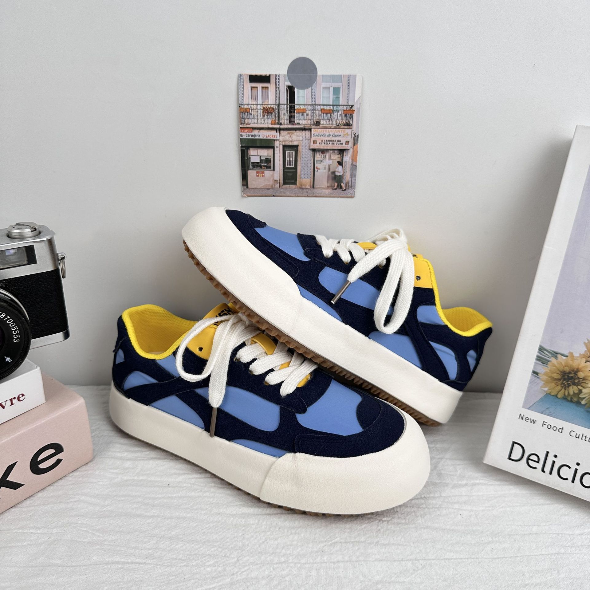 6665 zapatillas de suela gruesa para mujer 2025 nuevo estilo chic cabeza redonda estilo explosivo casual nicho retro estilo de Hong Kong todo fósforo zapatos de entrenamiento alemán