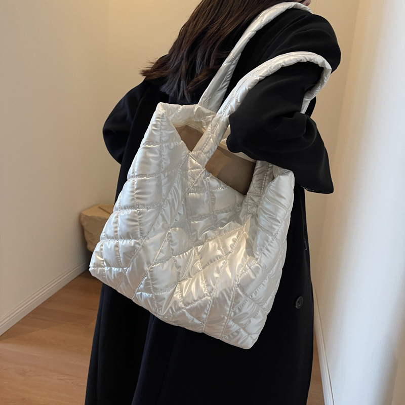New large capacity down bag women's bag fashionable and simple one shoulder underarm bag commuting diamond shaped versatile hand held tote bag_voghion.com