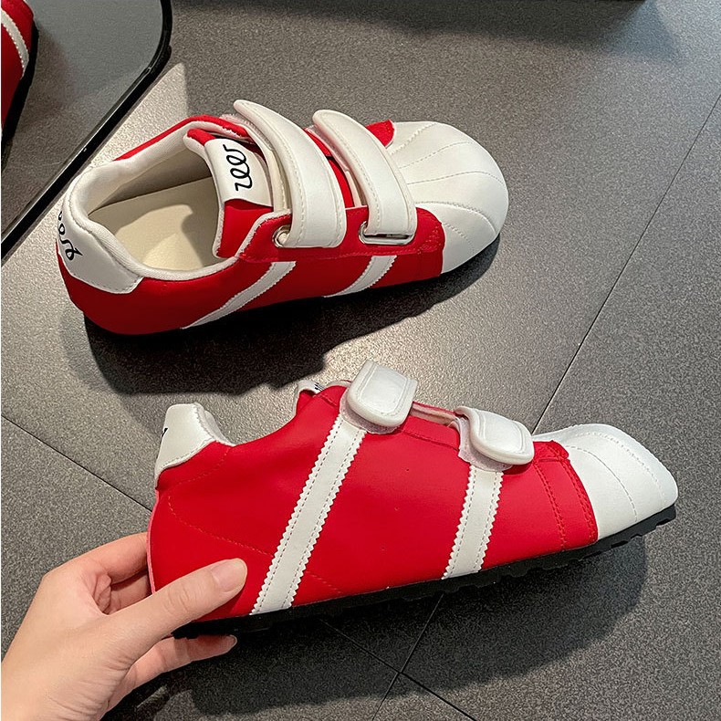 2025 otoño invierno zapatos de conchas feos y lindos marca de moda ligera velcro de suela gruesa universal pegatinas de pan de nicho zapatos casuales para mujeres