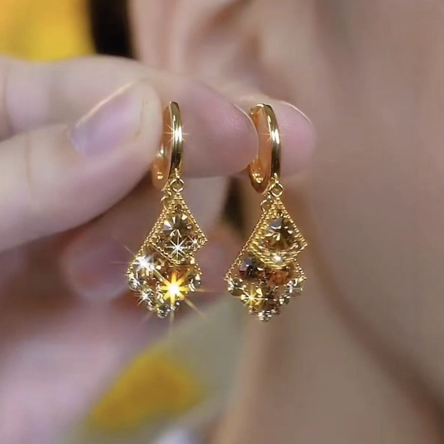 Maillard brown diamond-encrusted double-layered rhombus earrings, a sophisticated and versatile style, sparkling diamond earrings with a trendy and elegant feel.