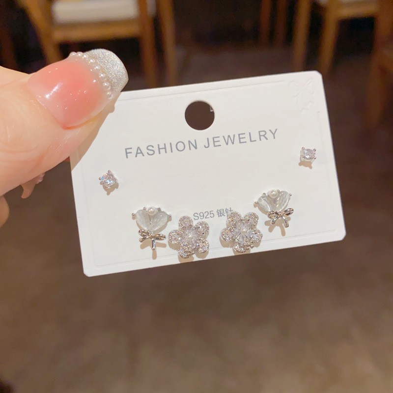 S925 aguja de plata micro incrustaciones de circón pendientes cortos pendientes de pelo corto japonés y coreano elegante todo-fósforo simple conjunto de tres piezas pendientes para las mujeres