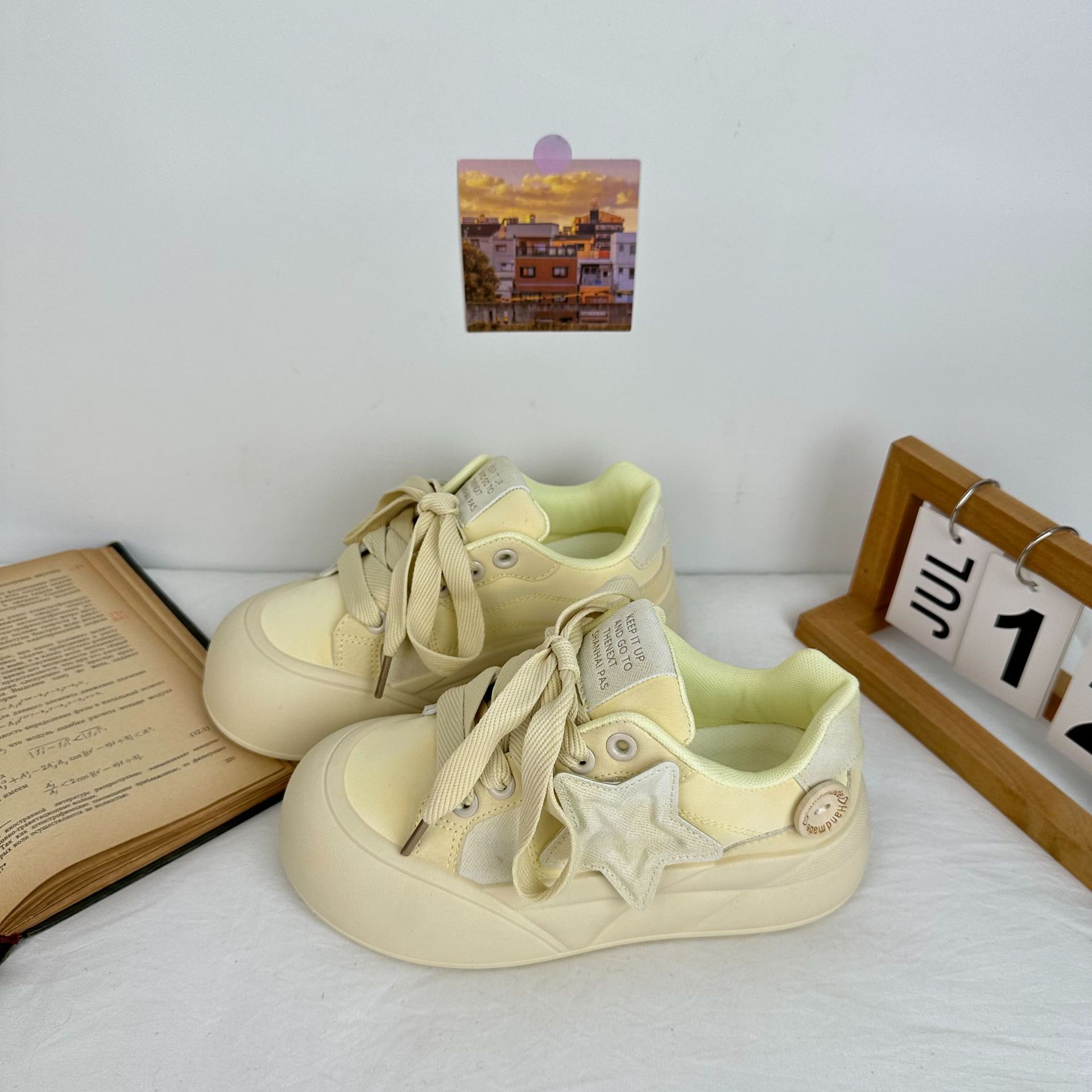 Estrellas de ondas largas zapatos de skate casuales de base baja para mujeres zapatos de pan de estilo coreano zapatos de nicho para estudiantes de mujeres