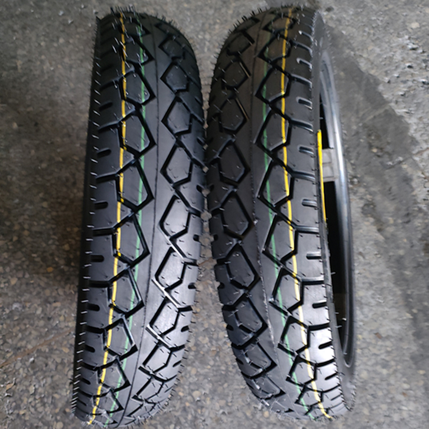 110/90-16  摩托车轮胎，真空胎 ，天然橡胶内外胎