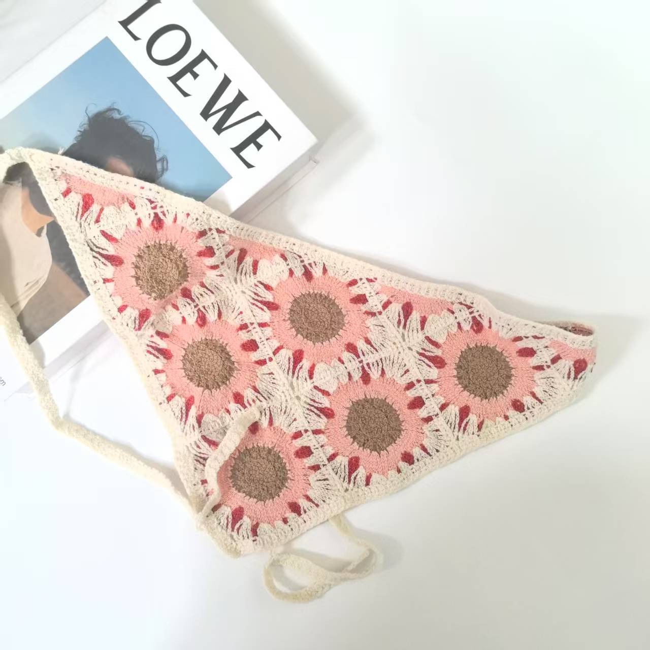 Francés vintage turbante mujer turbante triángulo de dopamina viaje dulce encantador gancho flores estilo de arte de punto de moda correa de pelo