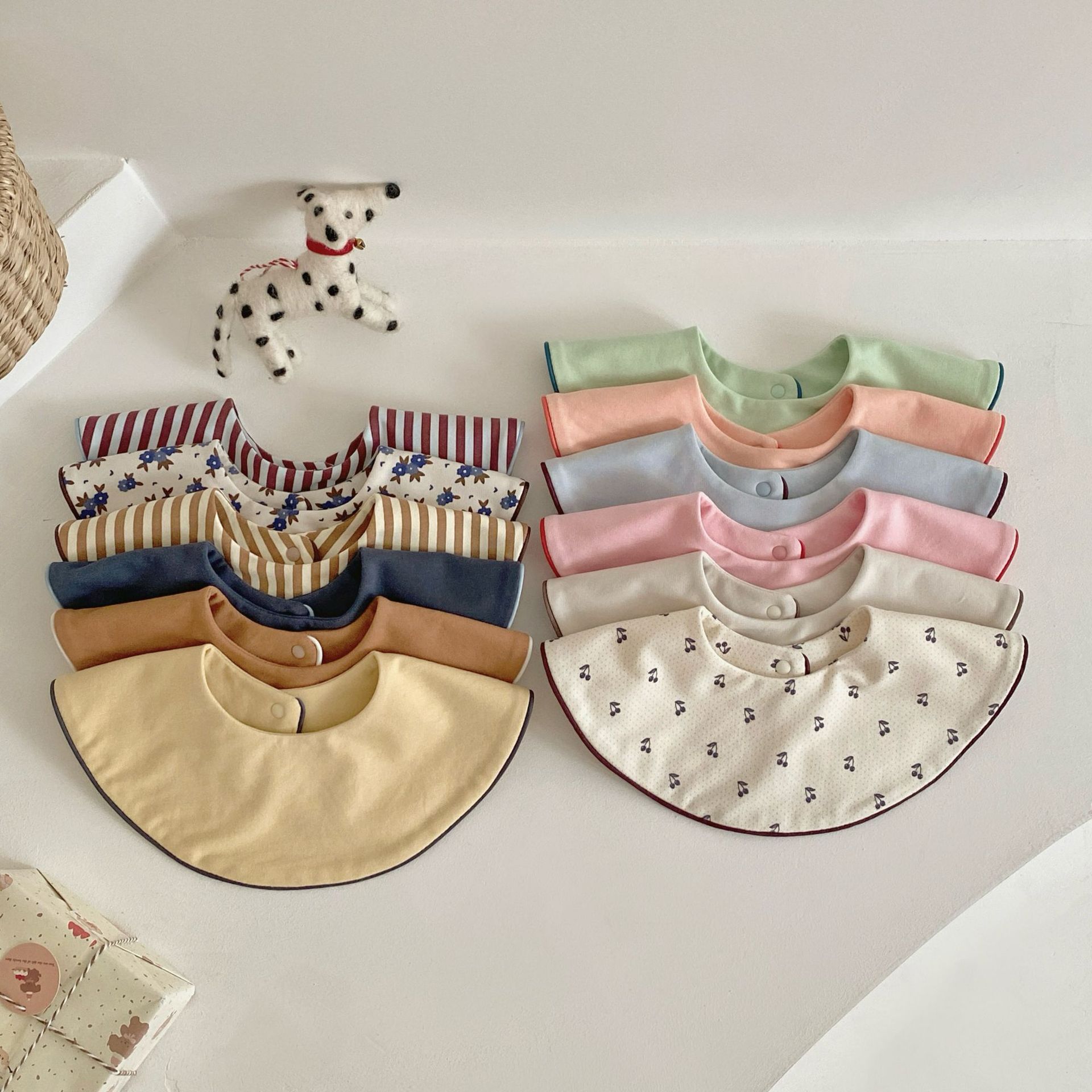 Bebek Emeği Önlüğü Saf Pamuk A Sınıfı Emici Erkek Kız Bebek Çift Yüzlü Biyeli Yaka Yuvarlak Önlük Dört Mevsim Modeli