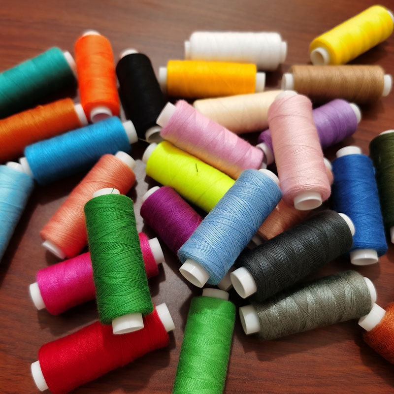 Hilo de coser de 60 colores Hilo pequeño Hilo de poliéster Hilo de carrete Hilo de costura a mano Hilo de ropa Hilo grande Traje multicolor hecho a mano