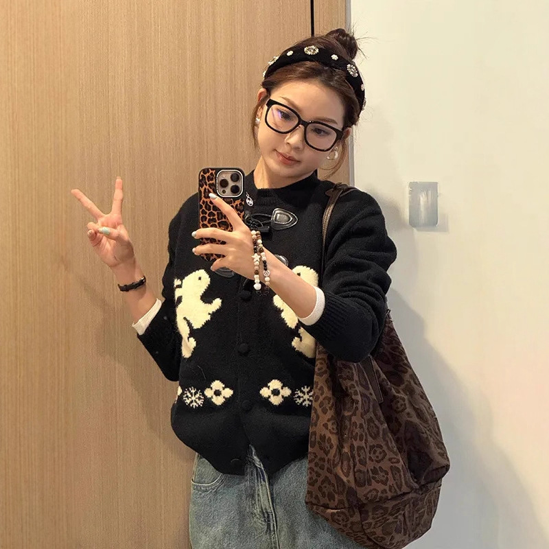 可爱兔子绣花毛衣女秋冬牛角扣拼接韩系复古懒慵软糯圆领开衫外套