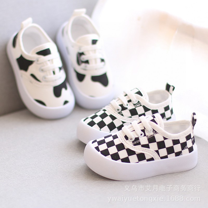 Children's kindergarten small white shoe...