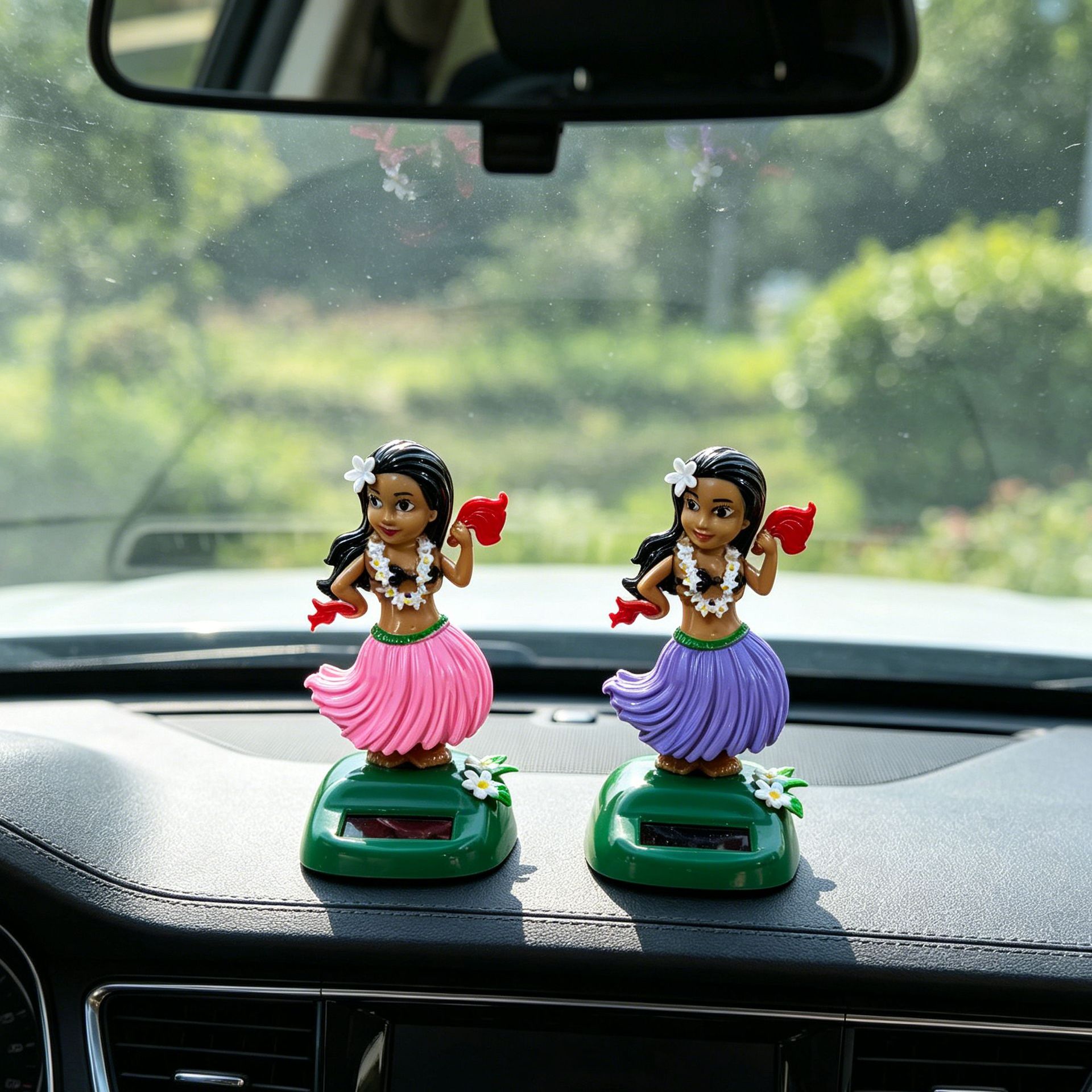 Solar-powered Hawaiian hula girl car ornament, creative car interior decoration, swinging figurine