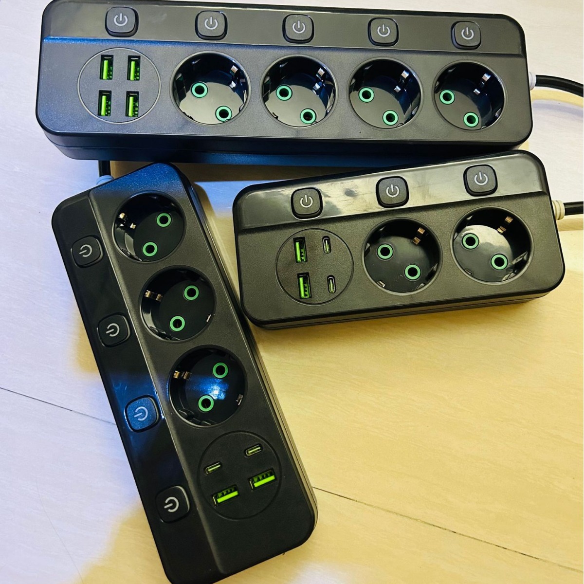 Placa de conexión de enchufe estándar europea para uso doméstico transfronterizo de venta directa con interruptor de control de enchufe de corriente USBType-C