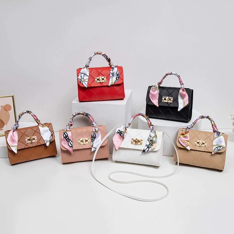 Женская сумка 2025bags, повседневная и простая, с тиснением, стеганая, из шелка, дешёвая, маленькая квадратная, на плечо