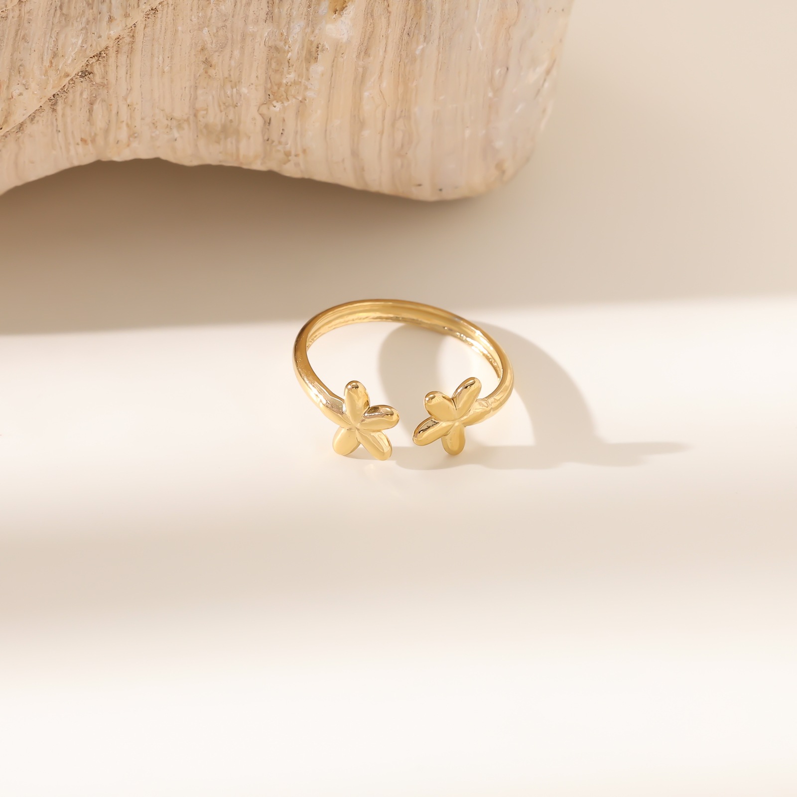 French Retro Cross-border Vintage Pearl And Diamond Inlaid Open Stainless Steel Gold Ring For Women, French Style, Non-fading,_voghion.com