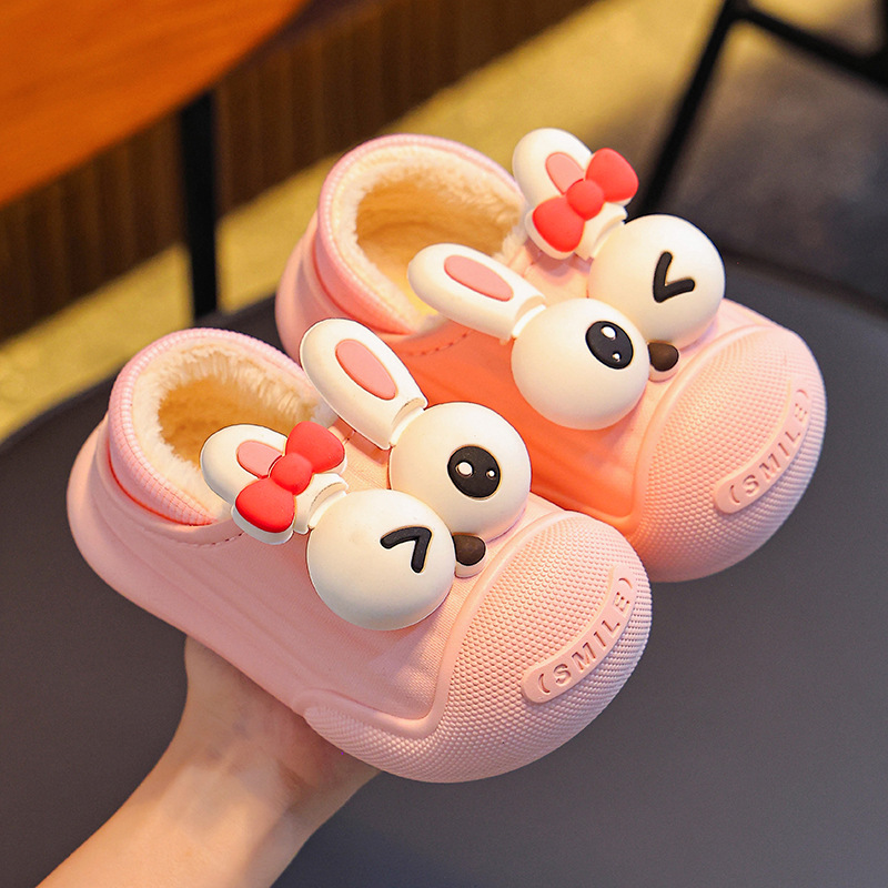 2025 nuevos zapatos de tacones de algodón para niños de invierno para niños y niñas con cubierta de algodón impermeable de lana para niños pequeños y medianos zapatillas de algodón para niños