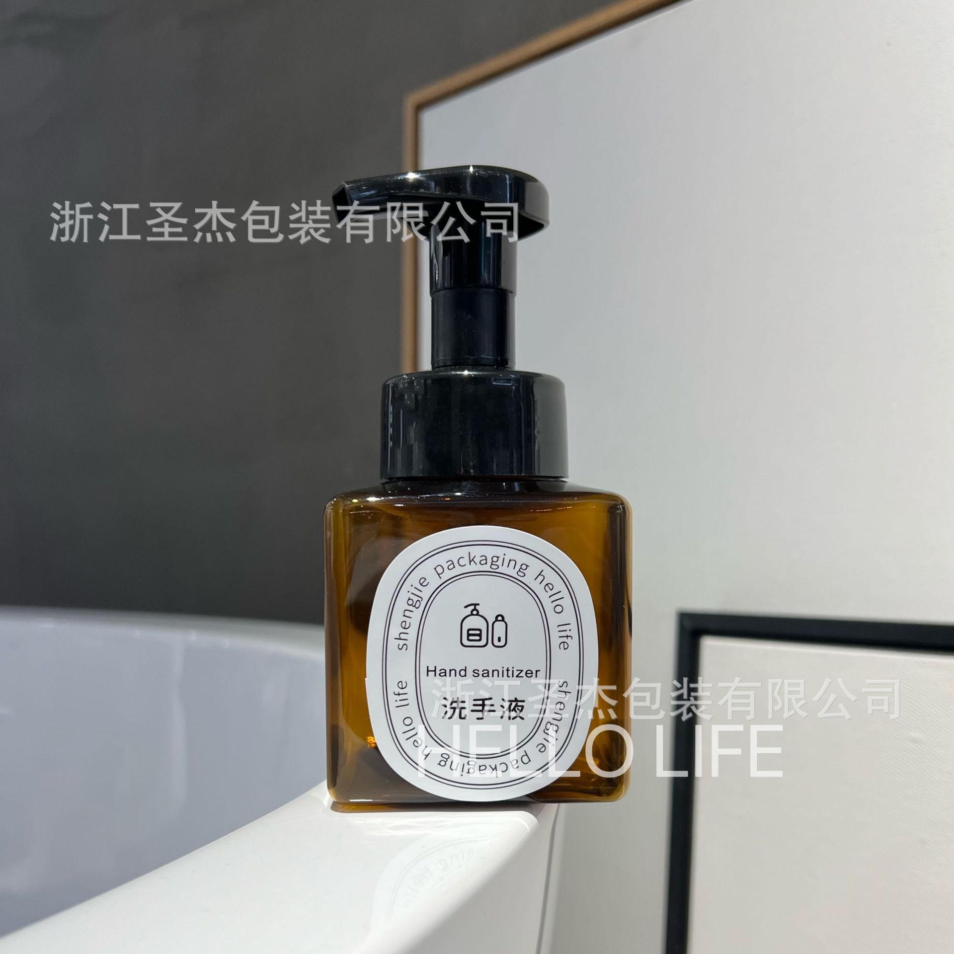 250ml 정사각형 폼 병, 갈색 + 검정색 폼 펌프, 스티커가 없는 기본 베어 병