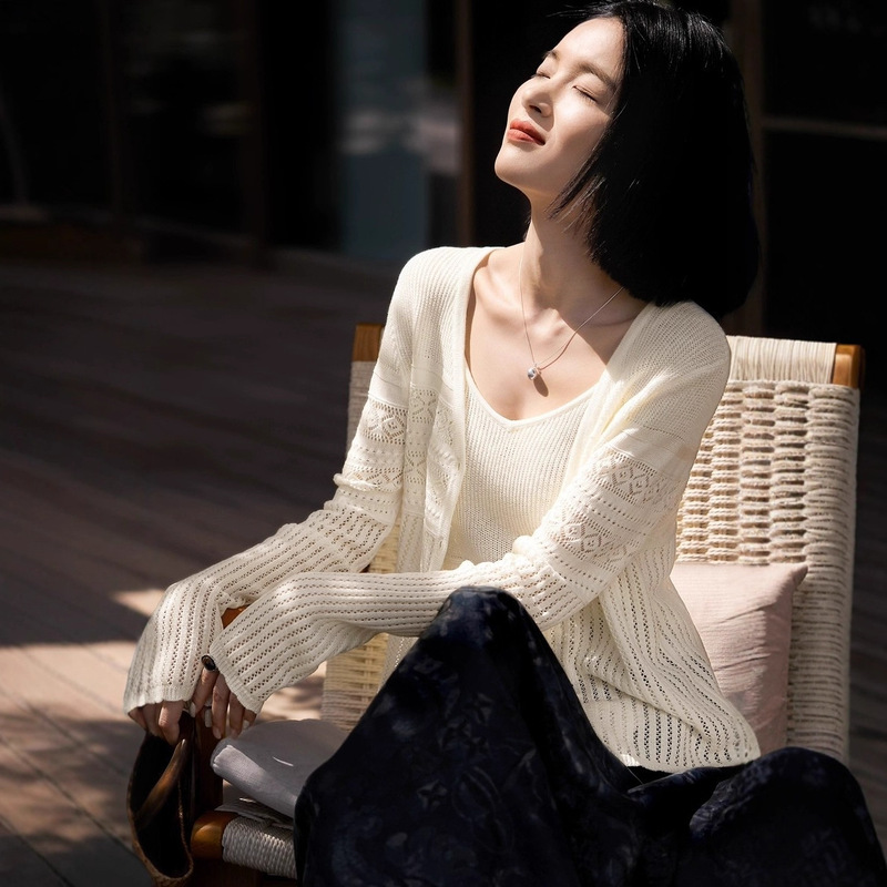 法式甜美 33羊毛混纺混纺轻盈不粘肤镂空钩花针织开衫|undefined