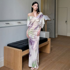 ワンピースの女性のデザイン感の小さい大衆は胸の新しい中国式のプリントを敷きます。