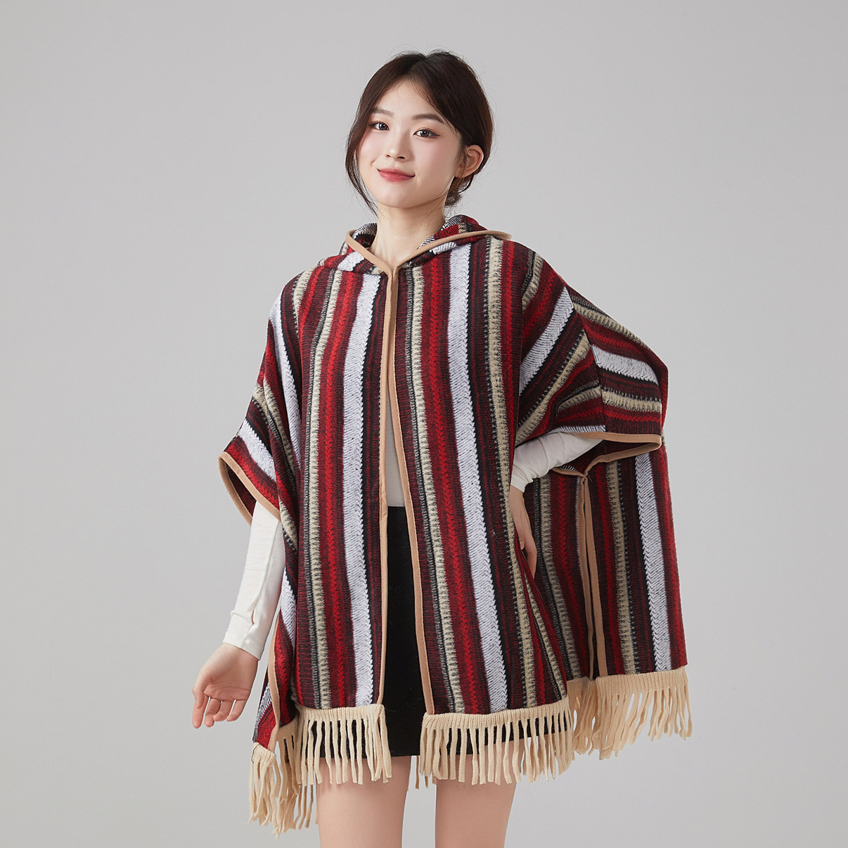 新款民族风披肩旅游穿搭条纹流苏连帽斗篷外套时尚保暖围巾披风女