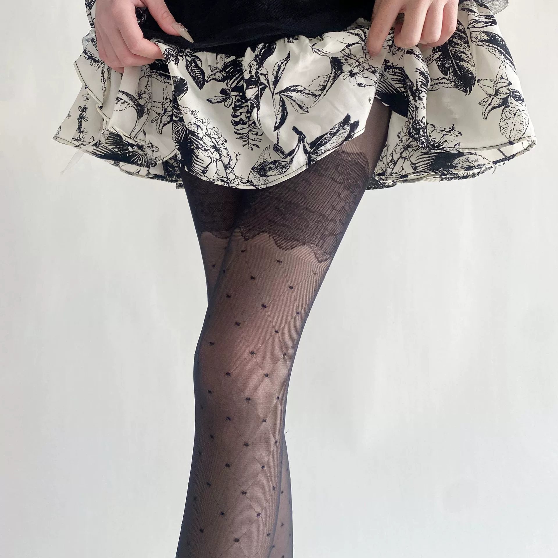 Чулки (жен.) core-silk twisted, супертонкие полупрозрачные колготы с мелким горошком и сердечками