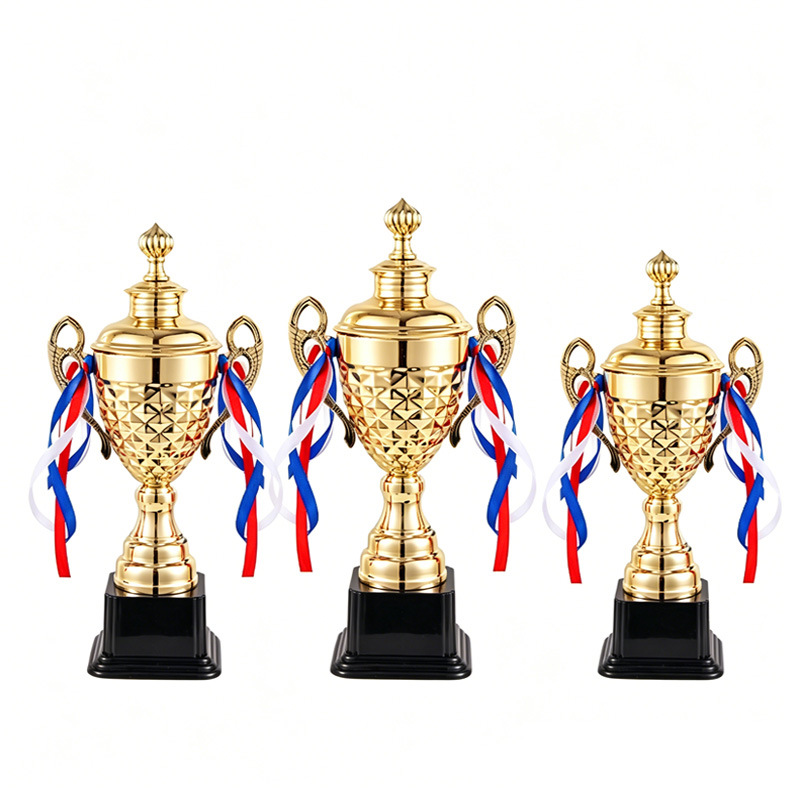 Fabricantes al por mayor creativos metales trofeos adornos artesanías regalos trofeos al por mayor fútbol partidos de baloncesto premios