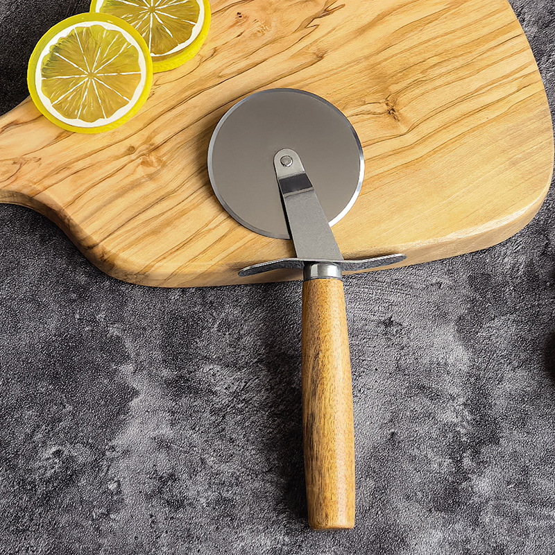 Cuchillo de pizza de acero inoxidable spot transfronterizo madera sólida acacia mango de madera rodillo redondo cuchillo de pasteles herramientas de cocina para hornear