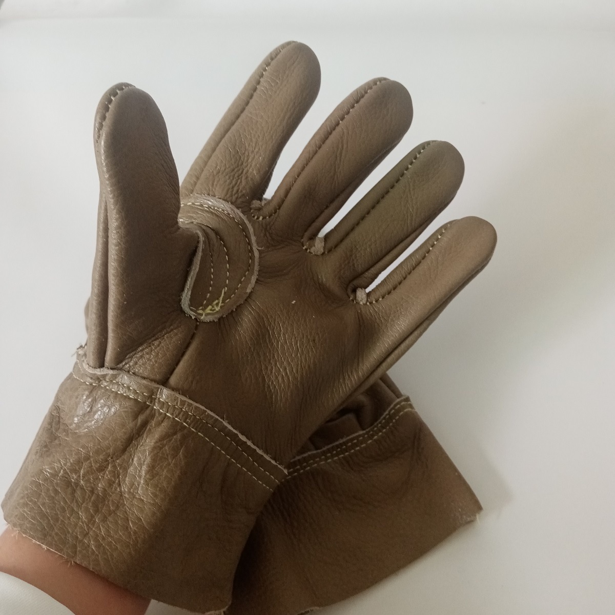 特厚A级牛头层皮三筋短全皮焊工手套家具皮劳保防刺虎口防开线