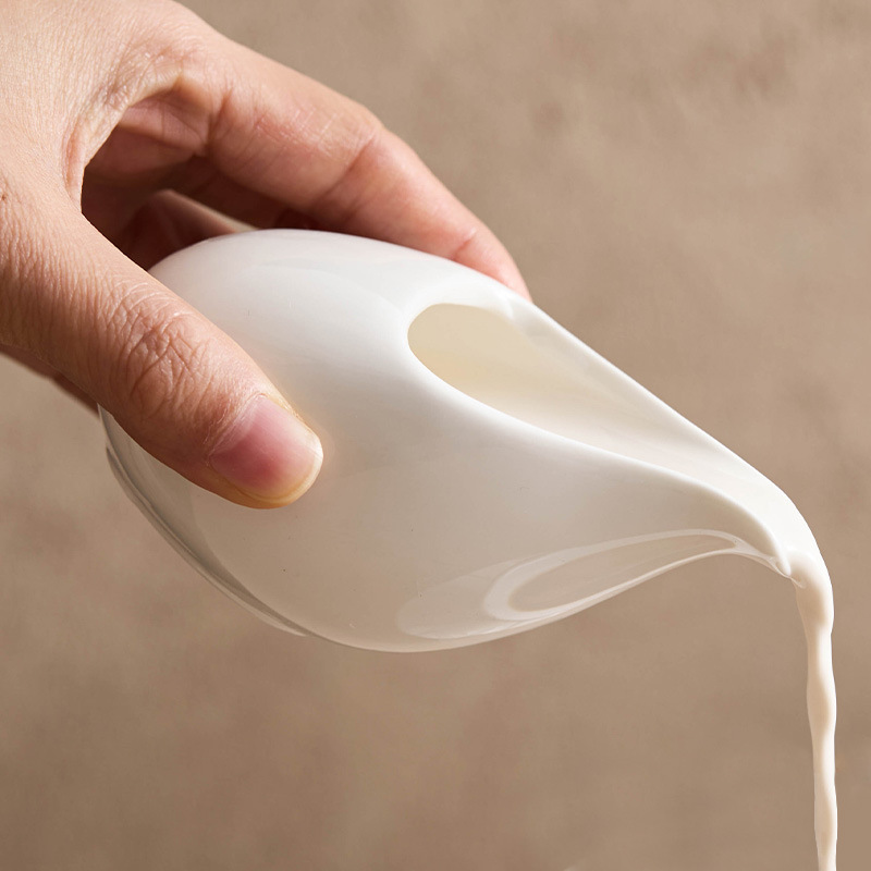 Pebble-Shaped Milk Jug, Pure White Creative Milk Container for Home Use, Café Utensil, Ceramic Milk Cup, Mini Pot, Juice Pitcher