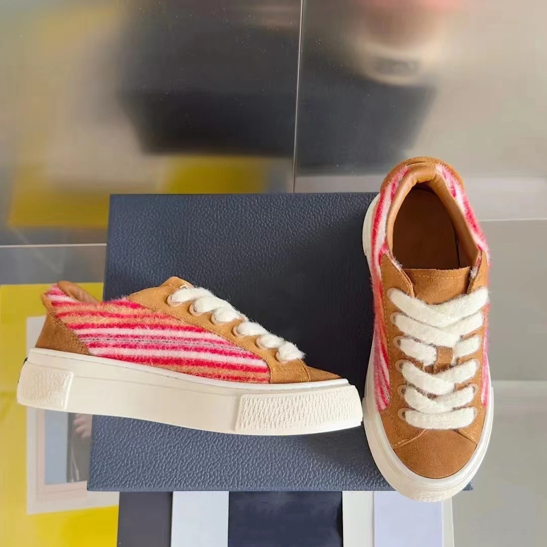 2024 neue trendige Paarschuhe in Übergröße, vielseitige runde Zehenpartie, farbblockierte dicke Sohle, sportliche weiße Freizeitschuhe_voghion.com