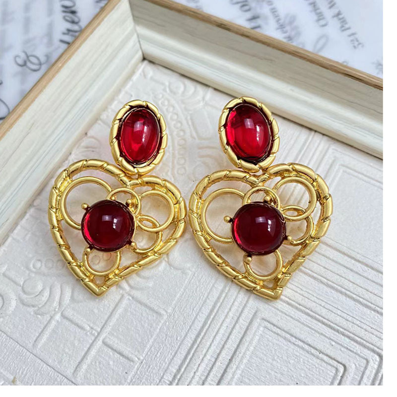 Retro Heart Shape Alloy Plating Hollow Out Inlay Artificial Gemstones Women's Drop Earrings 1 Pair display picture 3