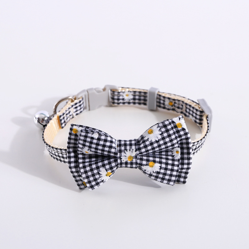Collar de mascotas gatos perros ajustable cuadrilátero margarita flor arco ajustable collar de campanas corbata