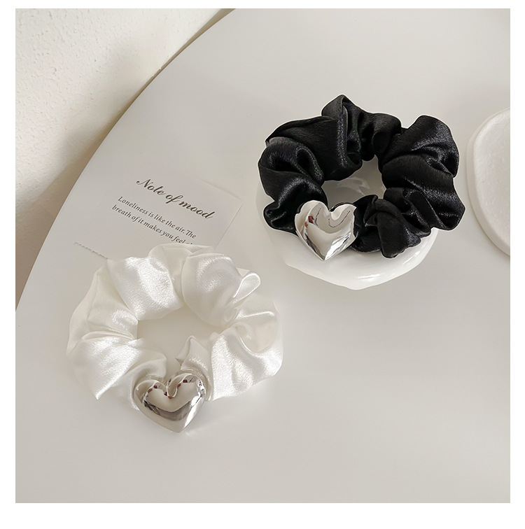 Retro Heart Shape Cloth Hair Tie display picture 2