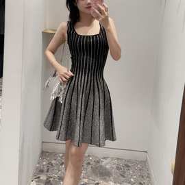 M法式小众2024秋冬时尚竖条纹吊带收腰显瘦裙复古针织连衣短裙