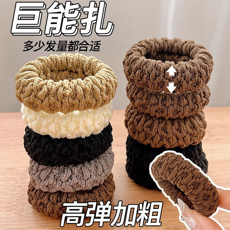 高馬尾髪ひもの皮筋が強く引っ張られています。|undefined