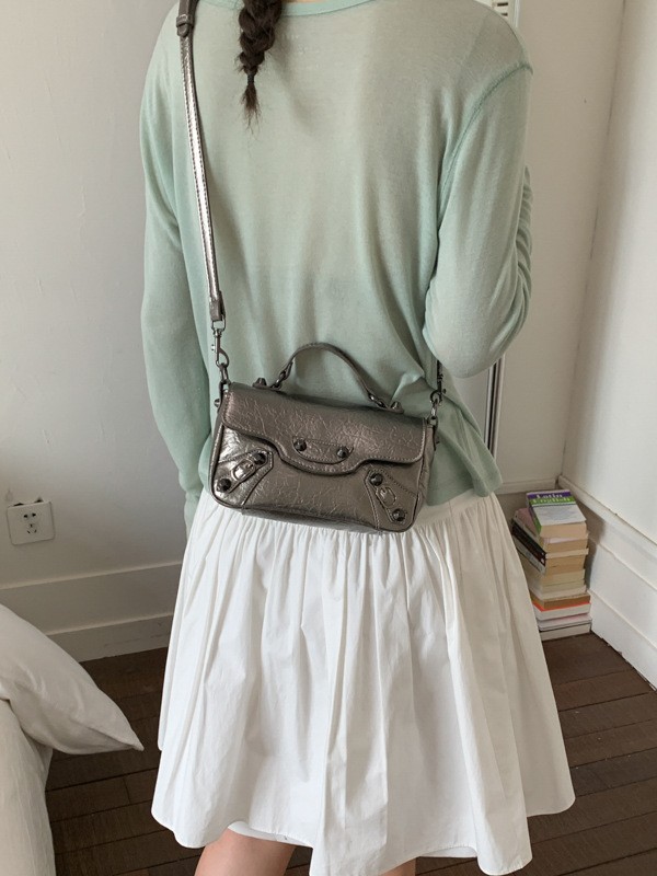 Nuevo cross-border portátil clavos locomotora bolso pequeño flip para mujeres cool brownies explosión de viento agrietado mochila de hombro