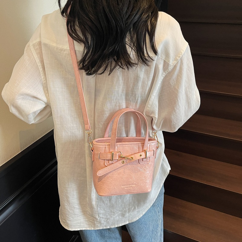 Comercio exterior de cercanías bolso de cubo de mano de todo fósforo femenino 2025 nuevo bolso de canasta de verduras de tendencia de todo fósforo bolso de mensajero de sentido avanzado