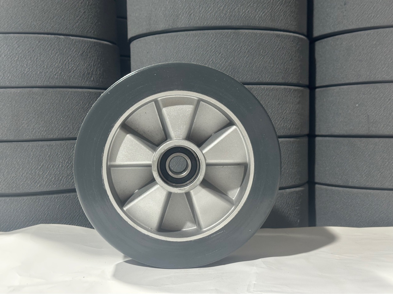 225*50（6204）双前轮，手推后轮