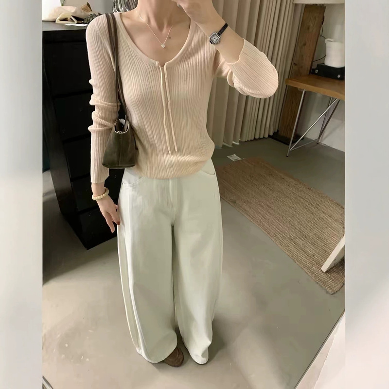 Tencel wool knit sweater with a ribbed collar and a skin-friendly texture