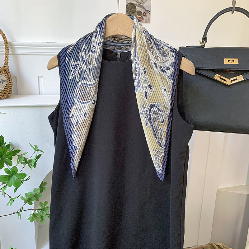 Pañuelo de seda plisado, sentido avanzado, nuevo anacardo, decoración de todo fósforo, bufanda profesional pequeña, bufanda de seda en forma de diamante personalizada, chal
