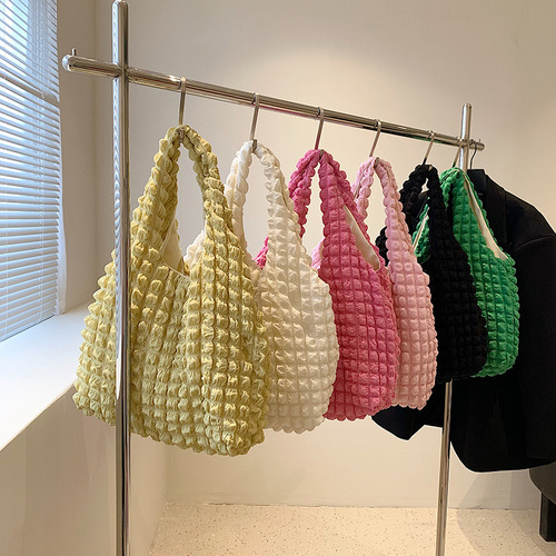 Korean style pleated waffle shoulder bag  new internet celebrity bubble plaid tote bag fashionable large capacity shopping bag