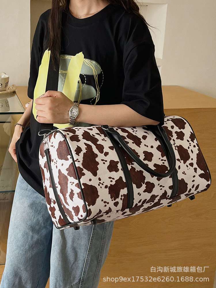 Nueva bolsa de viaje con patrón de vaca al por mayor bolsas de entrenamiento clásicas de gran capacidad de mano bolsas de embarque bolsas de almacenamiento image 4