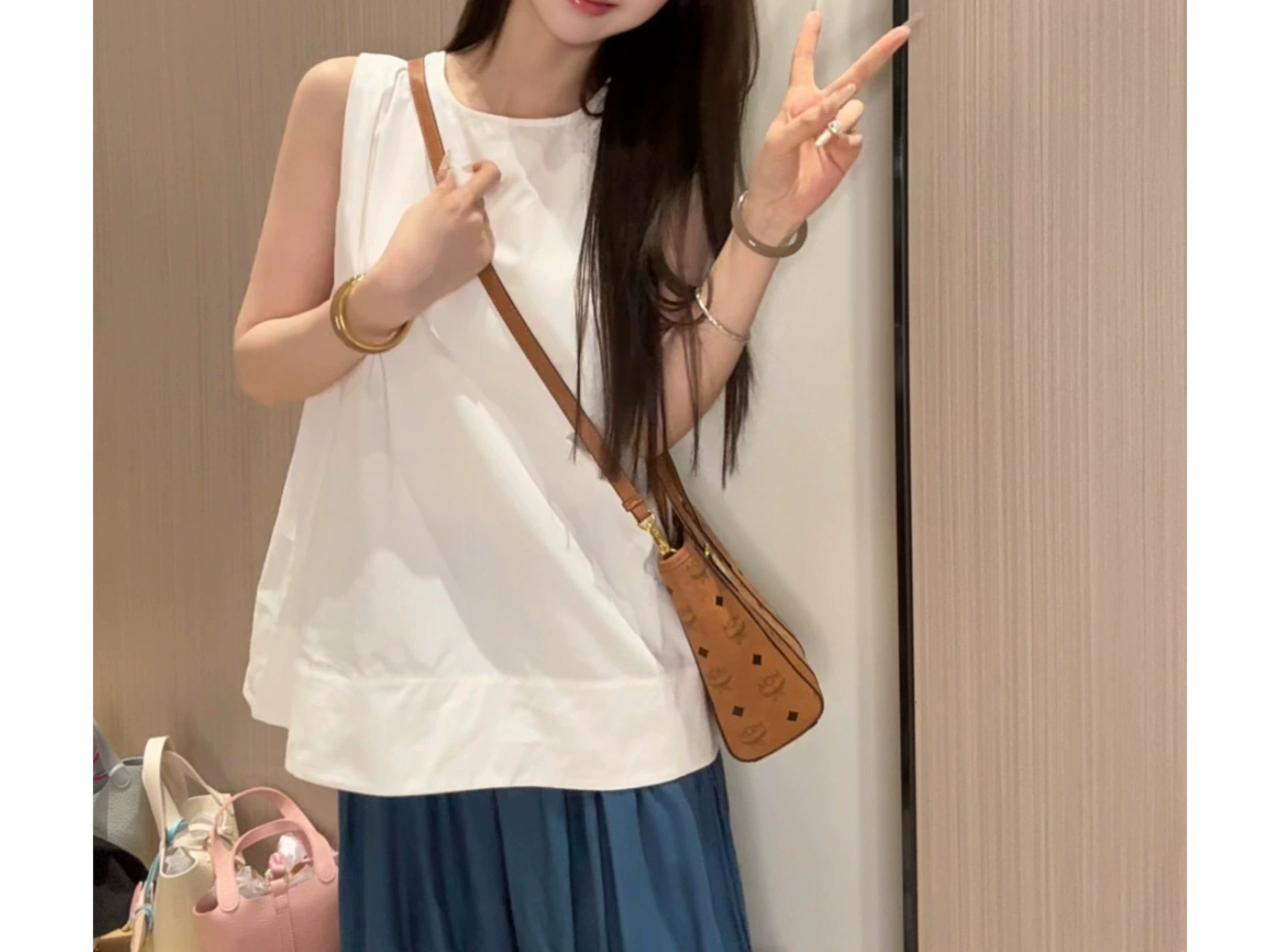 2025 новая летняя мода универсальная круглая горловина без спинки безрукавка жилет женская повседневная верхняя одежда белая