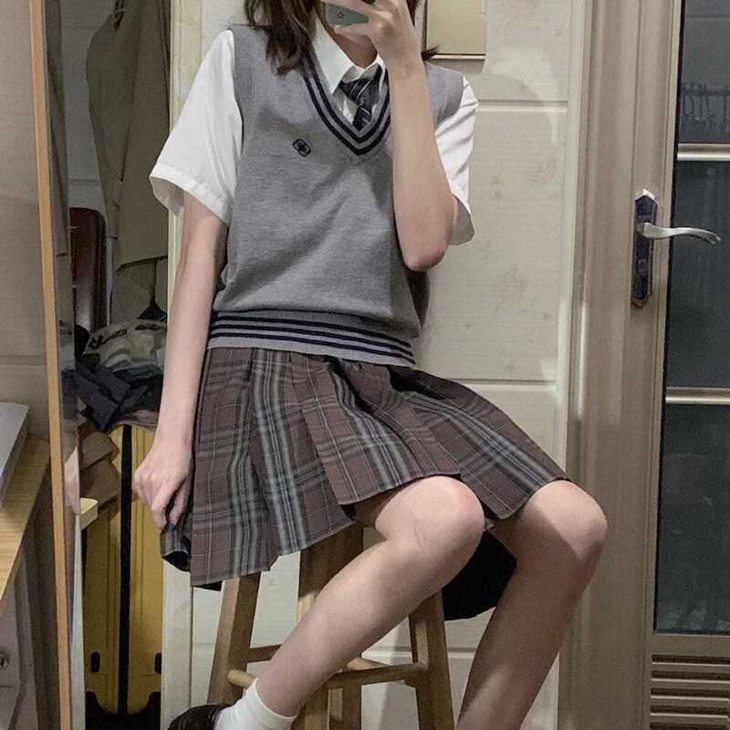 Jk Uniform Sweater for Women, Spring and Autumn, Japanese Style, Short Retro V-Neck Knitted Vest, Daruma Hamana Women's Jk Uniform Sweater for Women, Spring and Autumn, Japanese Style, Short Retro V-Neck Knitted Vest, Daruma Hamana Women's
