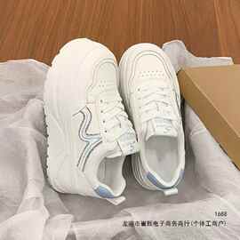 2026新款潮流厚底舒适板鞋轻便运动休闲鞋简约韩系百搭小白鞋女款