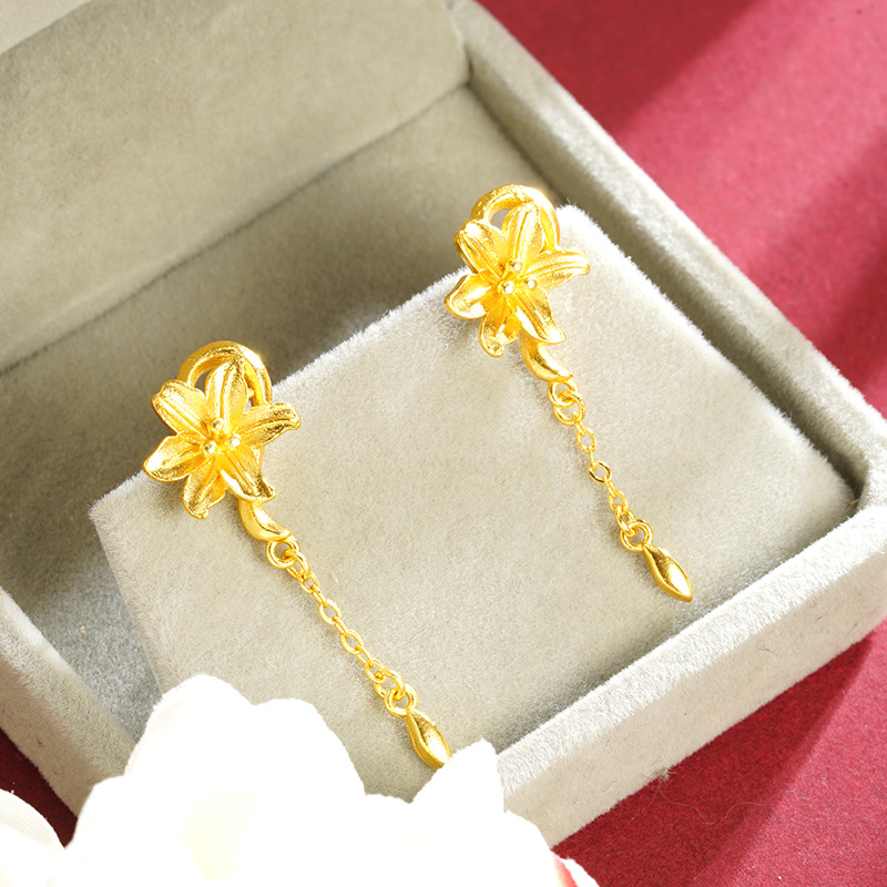 Fabricantes de auriculares de flores de oro de lujo ligero galvanizado directamente para adornos de auriculares femeninos de hiedra de alto nivel nicho