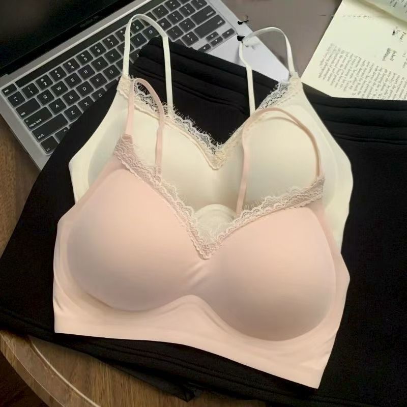 Seamless women's bra for small busts, with thin straps, outward expansion, cartoon-style bust enhancement, comfortable, wireless lace bra